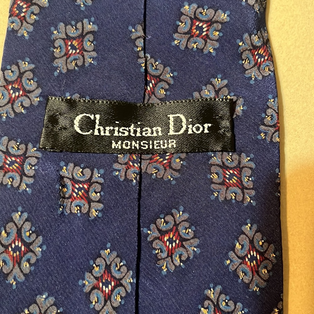 Super chic Christian Dior silk tie! Vintage